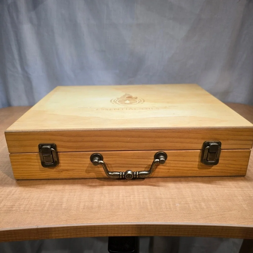 doTerra Essential Oil Engraved Wooden Storage Box Holds‎ 68 Bottles + foam pad